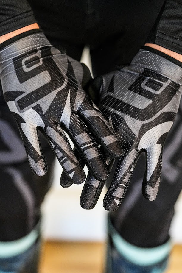 26 FFO Jet Black Gloves